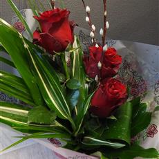 3 red rose hand tied