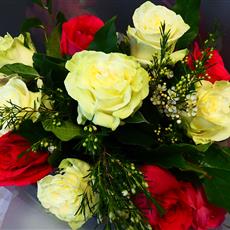 12 cerise and white bouquet