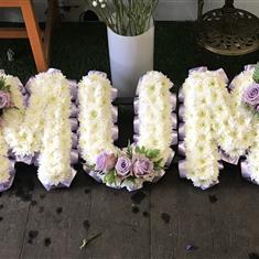 MUM with 2 hearts each side 