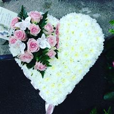 Classic 20in pink and white heart 
