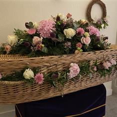 Coffin spray and matching garland 