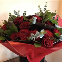 18 red roses 